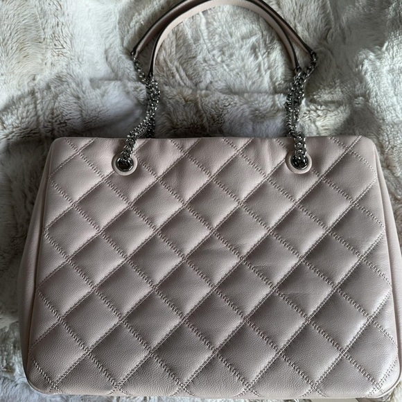 Elegant Quilted Pink Handbag - Picture 2 of 6